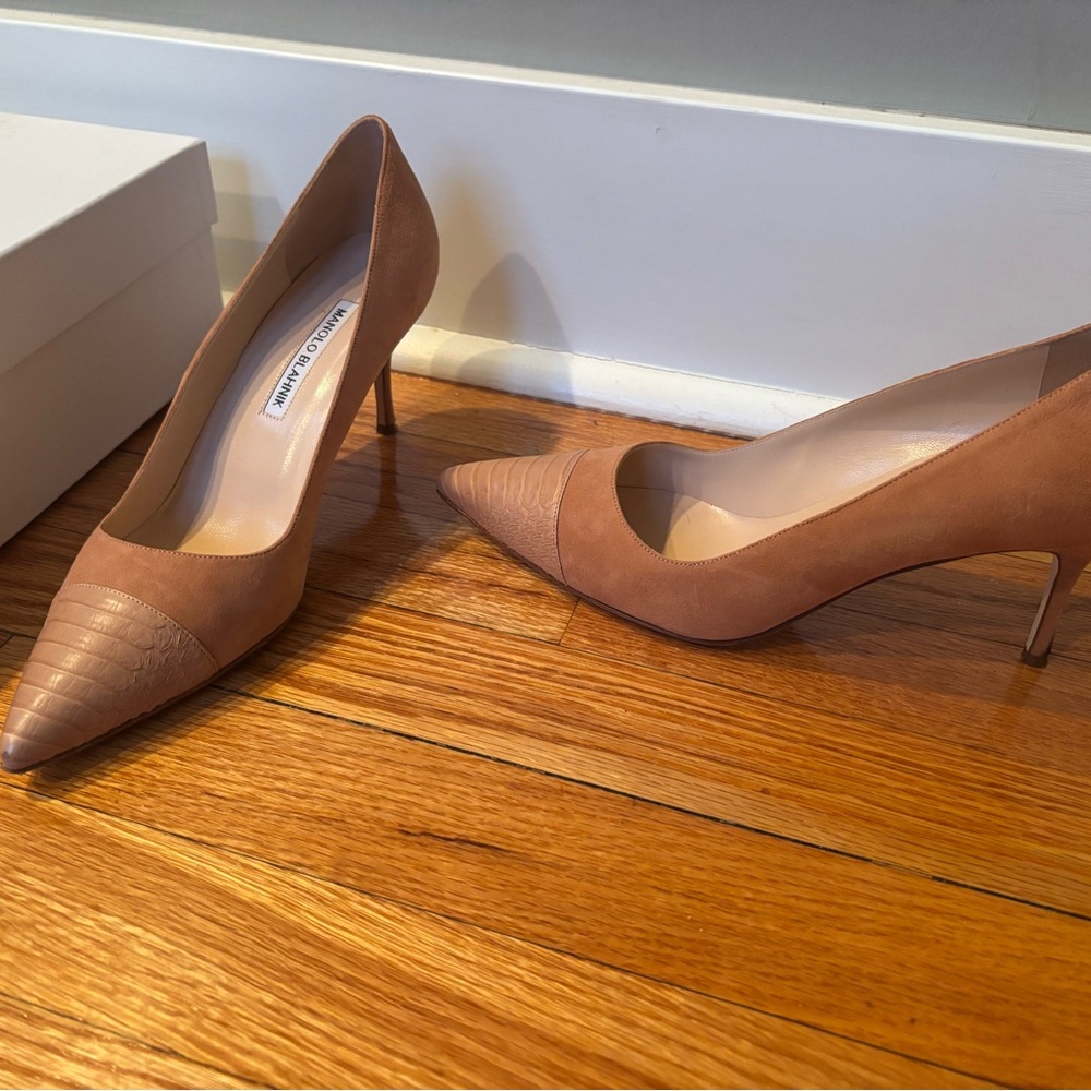 Manolo Blahnik suede camel pumps, size 39 (9). Excellent condition, authentic.